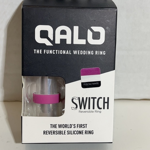 Qalo Functional Reversible Silicone Wedding Ring - Picture 2 of 4